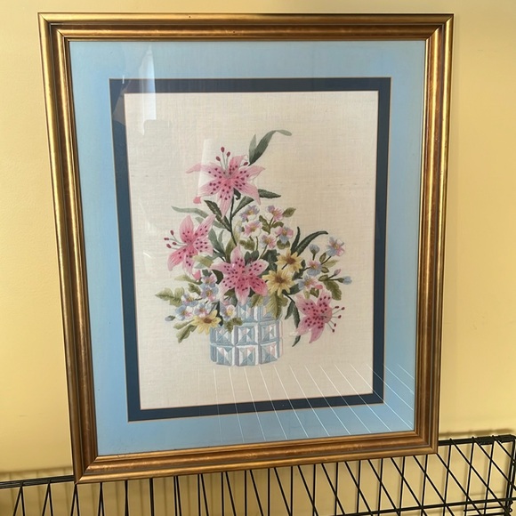 Elsa Williams Crystal Vase Framed Crewl Floral Arrangement - Picture 3 of 8